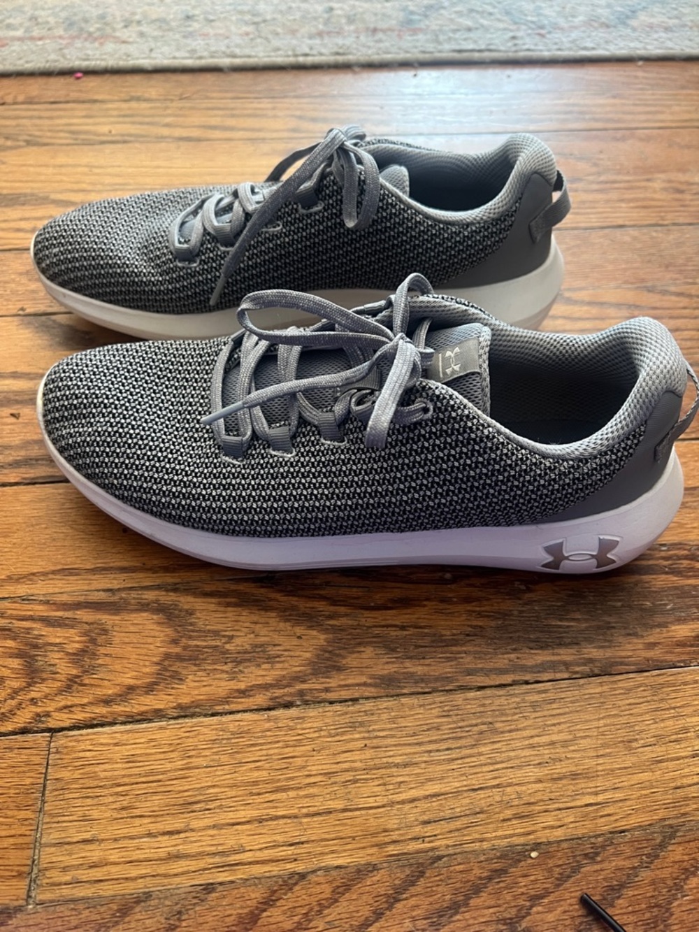 Under Armour Women’s Charcoal and White Knit Ripple Trainer Sneakers size 10
